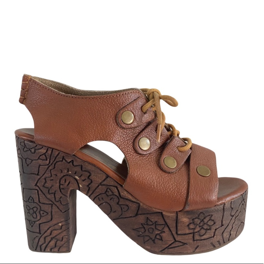 Free People Farrah Whiskey Wooden Etched Eyelet Leather Clogs 38 - Picture 4 of 13